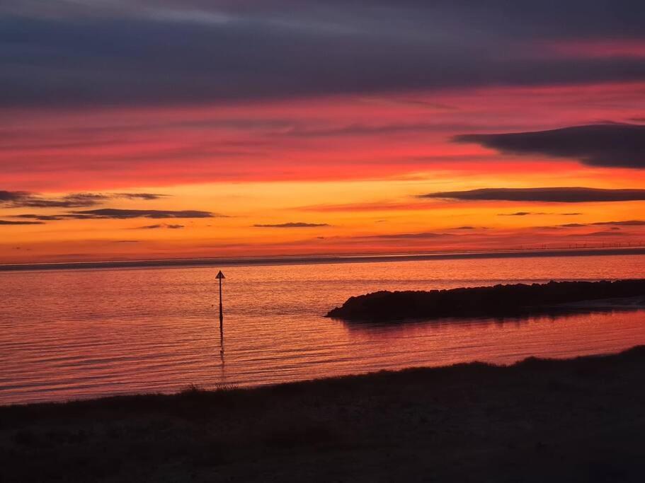 Awave From It All - Escape The City Life Jaywick Sands Екстериор снимка