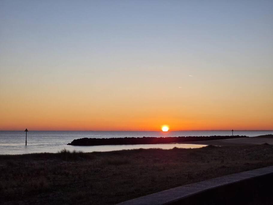 Awave From It All - Escape The City Life Jaywick Sands Екстериор снимка