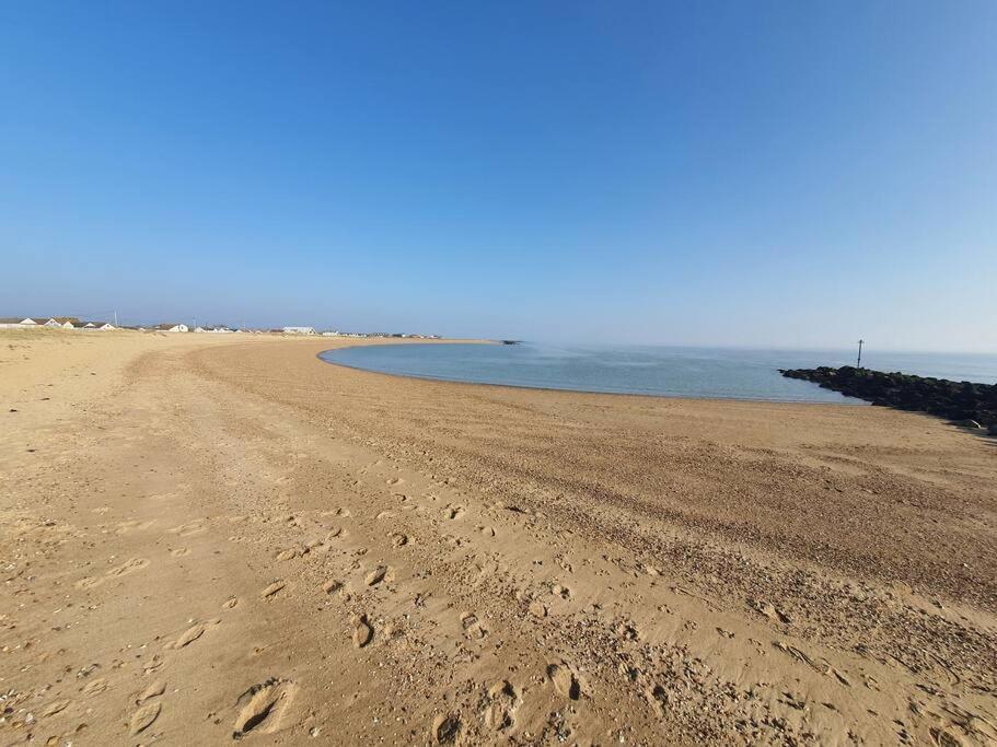 Awave From It All - Escape The City Life Jaywick Sands Екстериор снимка